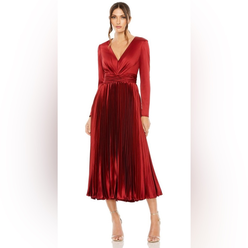 Irene for Mac Duggal—NWT
27148 
Pleated Skirt Long Sleeve Dress